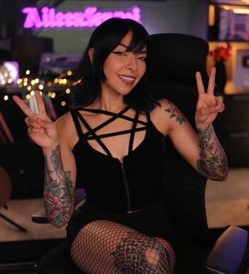 Full leaked Aileensenpaireacts page private onlyfans photo
