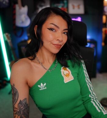 Full leaked Aileensenpaireacts private onlyfans photo