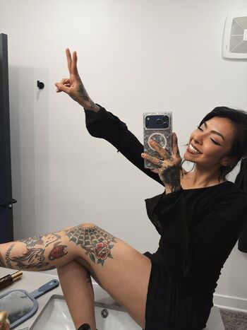 Full leaked Aileensenpaireacts private onlyfans photo