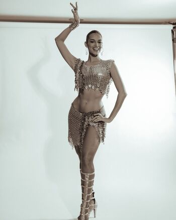 Full leaked Alane dias private onlyfans photo