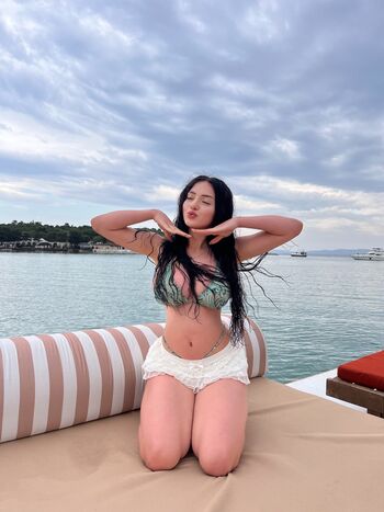 Full leaked Aleyyyhel private onlyfans photo