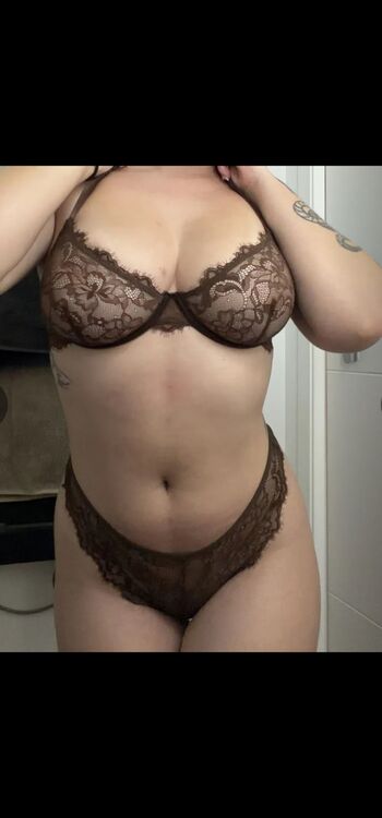 Full leaked Amaandine private onlyfans photo