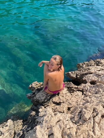Full leaked Amelie manzoli private onlyfans photo