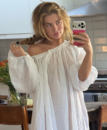 Anais Gallagher