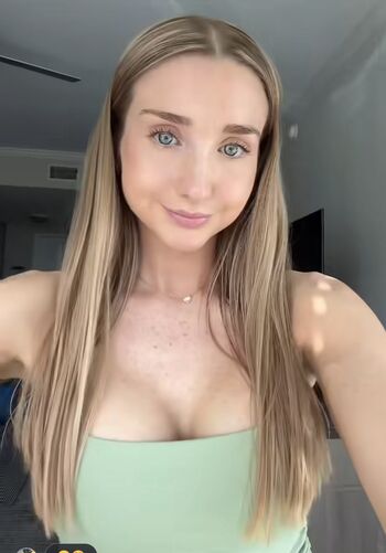 Full leaked Annaoswald private onlyfans photo