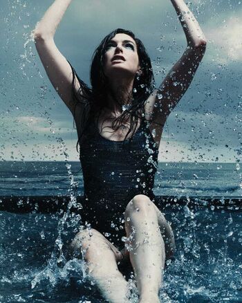Anne Hathaway
