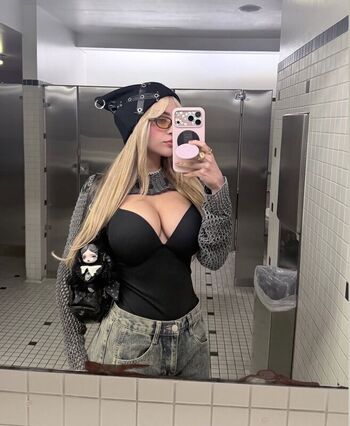 Full leaked Arigameplays private onlyfans photo