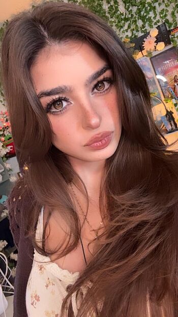 Full leaked Aruuu private onlyfans photo