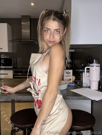 Ava Abricot