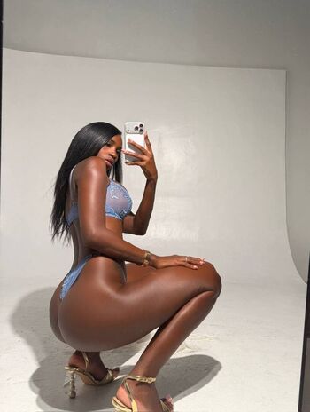 barbiegomez_latina