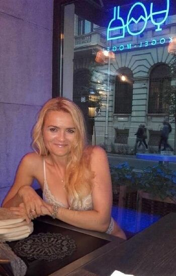 Blonde Bimbo Milf