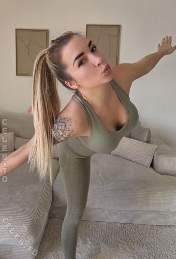 Full leaked Blonde model private onlyfans photo