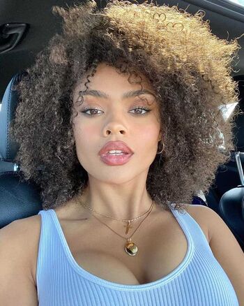 Caitlyn Mwenifumbo