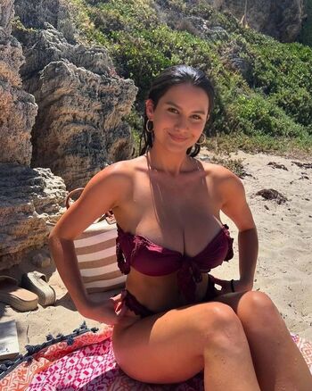 Full leaked Carolinejones private onlyfans photo