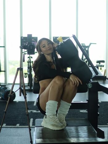 Full leaked Carolinequinnlifts private onlyfans photo