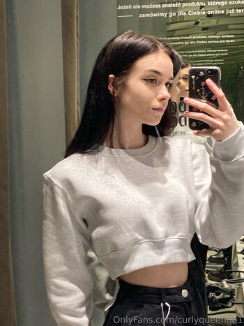 Full leaked Curlyqueennn private onlyfans photo