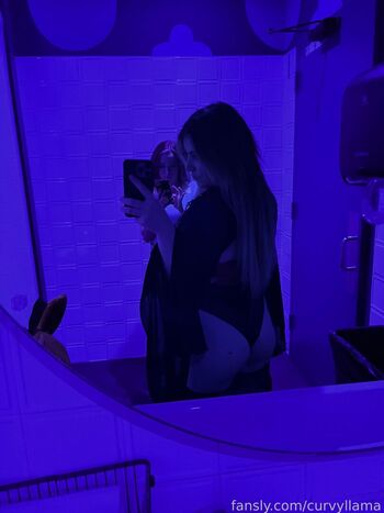 Full leaked Curvyllama private onlyfans photo