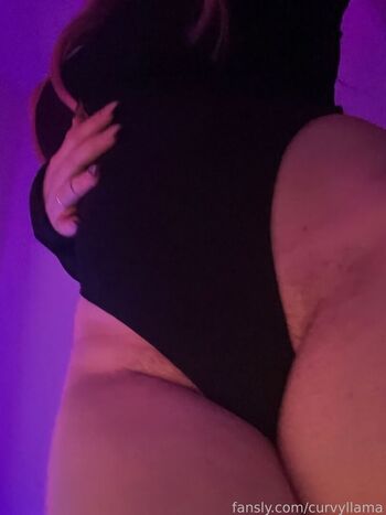 Full leaked Curvyllama private onlyfans photo