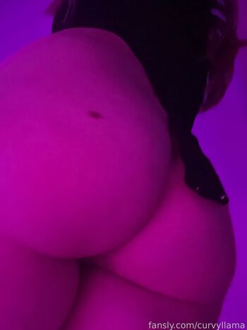Full leaked Curvyllama private onlyfans photo