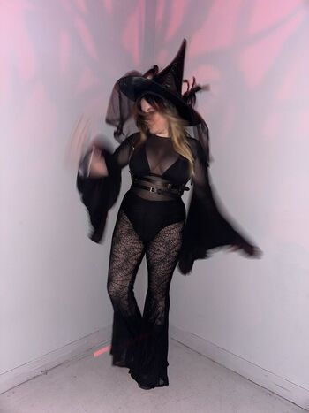 Full leaked Curvyllama private onlyfans photo