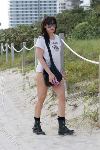 Daisy Lowe