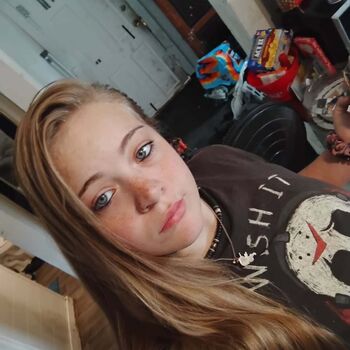 Devilgirl_Izzy