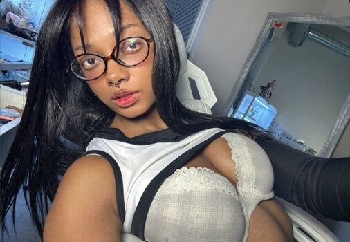 Full leaked Dollyrama private onlyfans photo