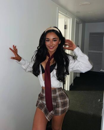 Elena Arenas