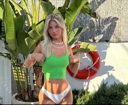 Elena Zoe