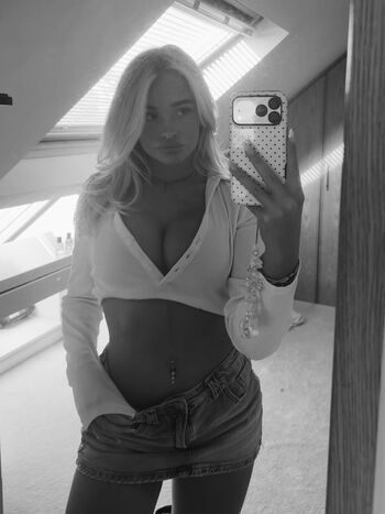Full leaked Ellagbradley private onlyfans photo