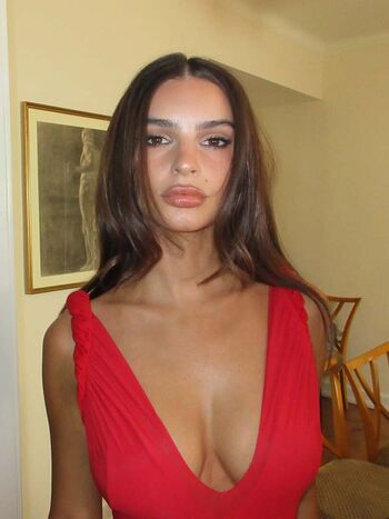 Full leaked Emily ratajkowski private onlyfans photo