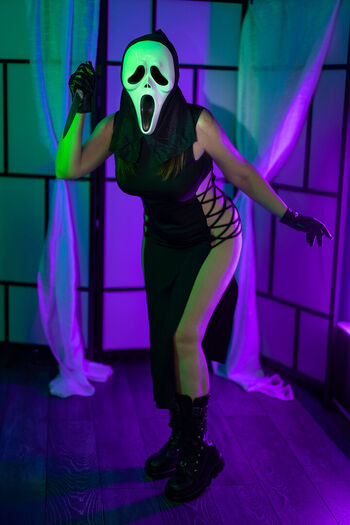 Ezy Summers Cosplay