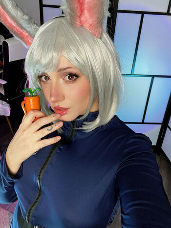 Ezy Summers Cosplay
