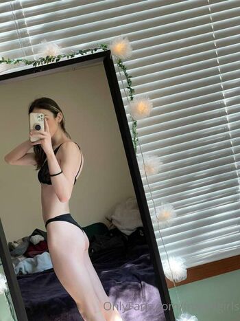 Full leaked Frogsgirls private onlyfans photo