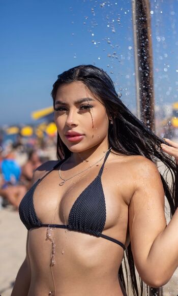 Full leaked Giovanaribeirov private onlyfans photo