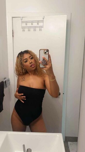 Full leaked Goldenempress private onlyfans photo