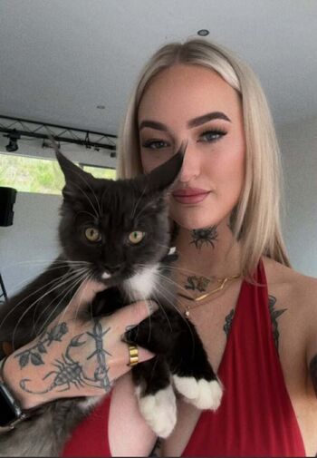 Full leaked Goth queen page private onlyfans photo