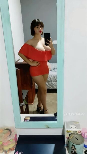 Full leaked Honeymoongirl private onlyfans photo