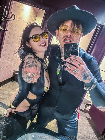 hot_tattooed_couple