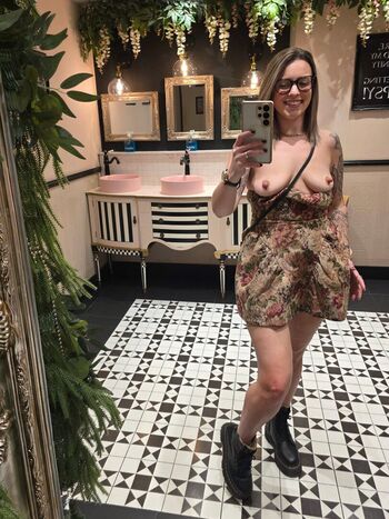 Full leaked Innocenthotwifexxx private onlyfans photo