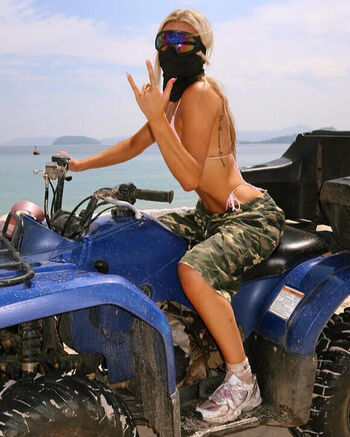Izzi Dame