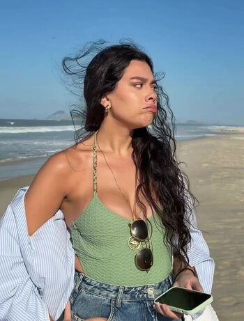 Julia Alvarenga