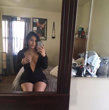 Full leaked Karenmamasita private onlyfans photo