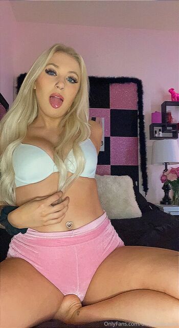 Full leaked Katiewarren private onlyfans photo