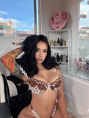 Full leaked Kattdumont private onlyfans photo