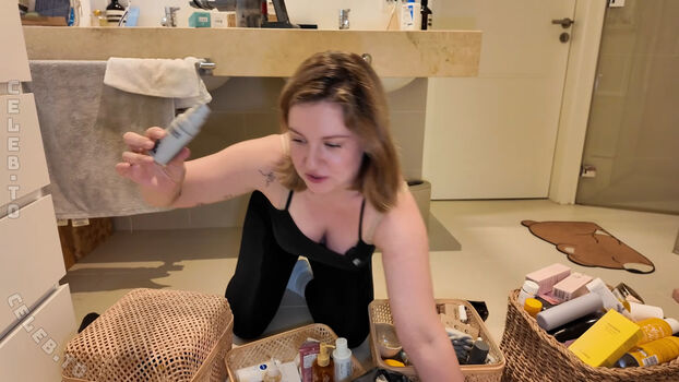 Full leaked Kellymissesvlog private onlyfans photo
