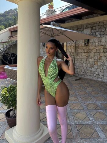Full leaked Kenza boutrif private onlyfans photo
