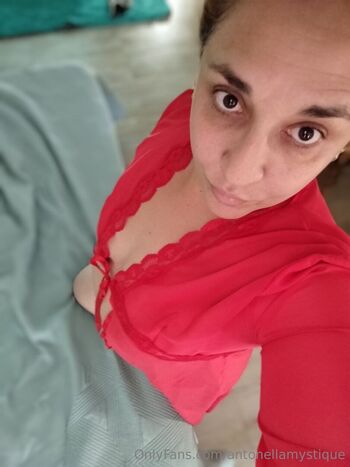 ladyaria_hot