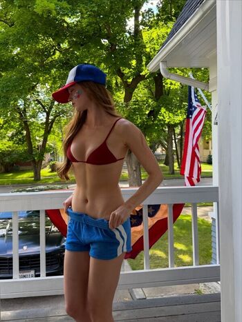 Full leaked Larsen thompson page private onlyfans photo