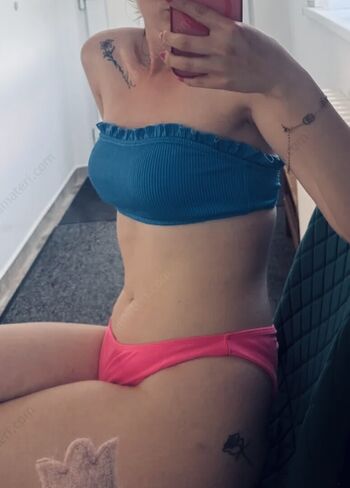 Full leaked Laurasidorjak private onlyfans photo